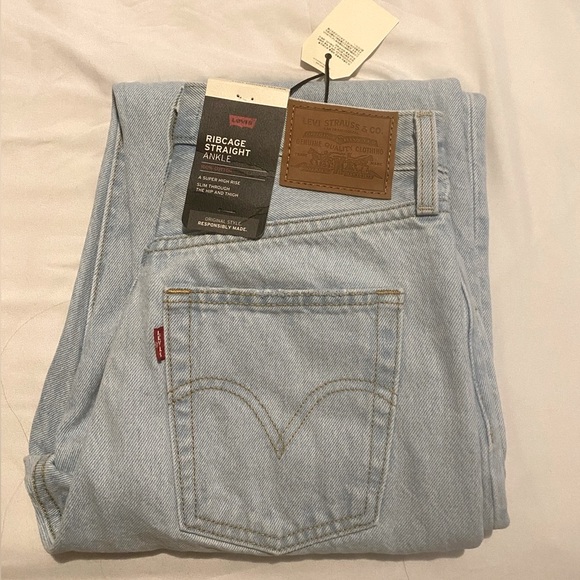 NWT- Womens Levi’s - 26x 27 - Picture 3 of 7